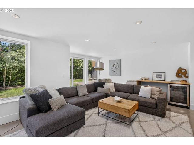 3919 SOUTHSHORE Blvd, Lake Oswego, OR 97035