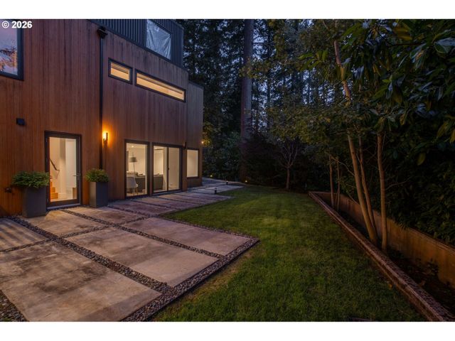 3919 SOUTHSHORE Blvd, Lake Oswego, OR 97035