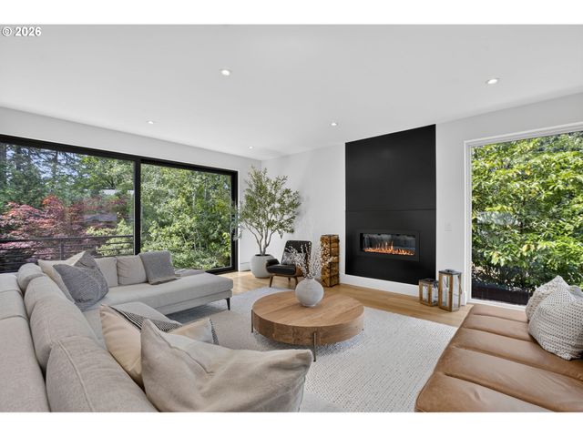 3919 SOUTHSHORE Blvd, Lake Oswego, OR 97035