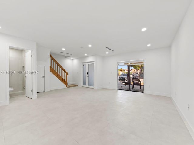 6885 NW 169th St 66D, Hialeah, FL 33015