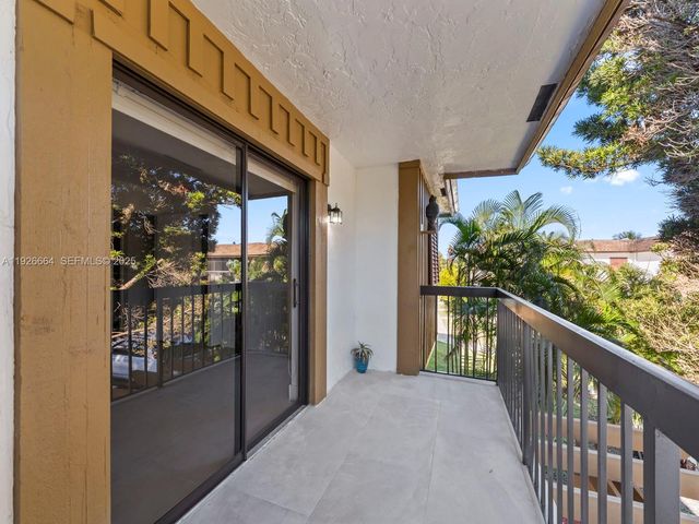 6885 NW 169th St 66D, Hialeah, FL 33015