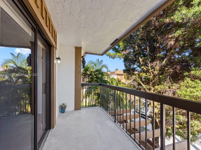 6885 NW 169th St 66D, Hialeah, FL 33015