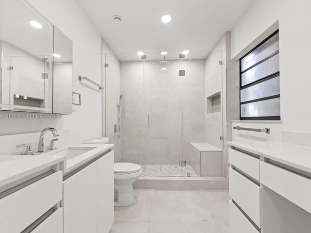 6885 NW 169th St 66D, Hialeah, FL 33015