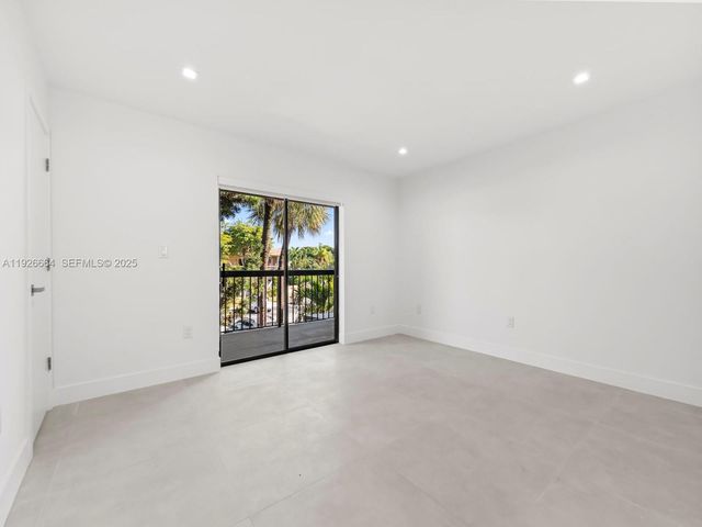 6885 NW 169th St 66D, Hialeah, FL 33015