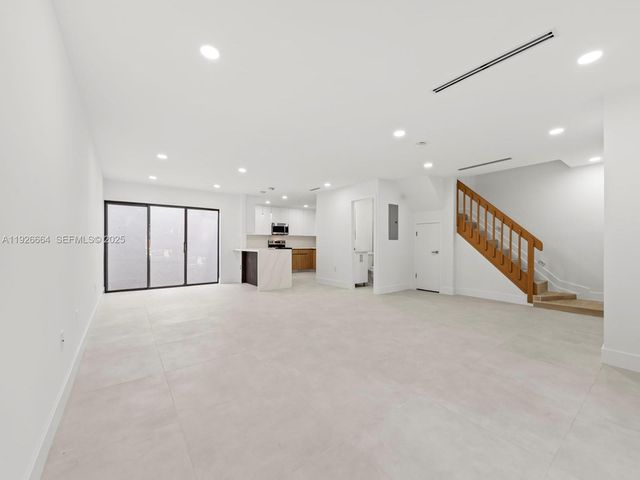 6885 NW 169th St 66D, Hialeah, FL 33015