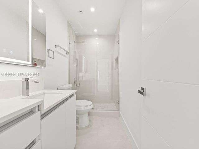 6885 NW 169th St 66D, Hialeah, FL 33015