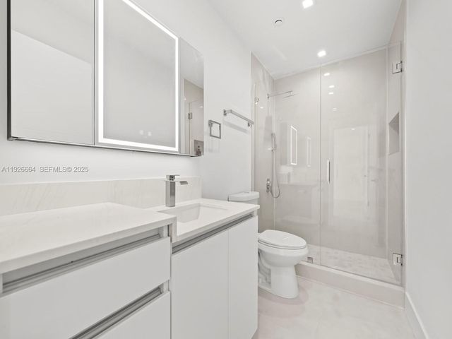 6885 NW 169th St 66D, Hialeah, FL 33015