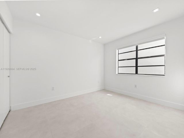 6885 NW 169th St 66D, Hialeah, FL 33015