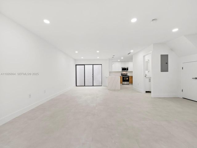 6885 NW 169th St 66D, Hialeah, FL 33015