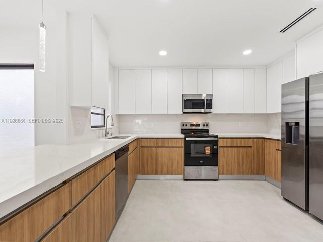 6885 NW 169th St 66D, Hialeah, FL 33015