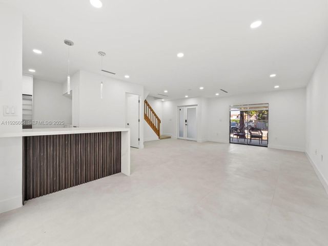 6885 NW 169th St 66D, Hialeah, FL 33015