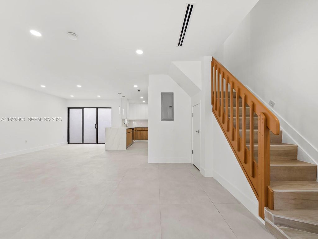 6885 NW 169th St 66D, Hialeah, FL 33015