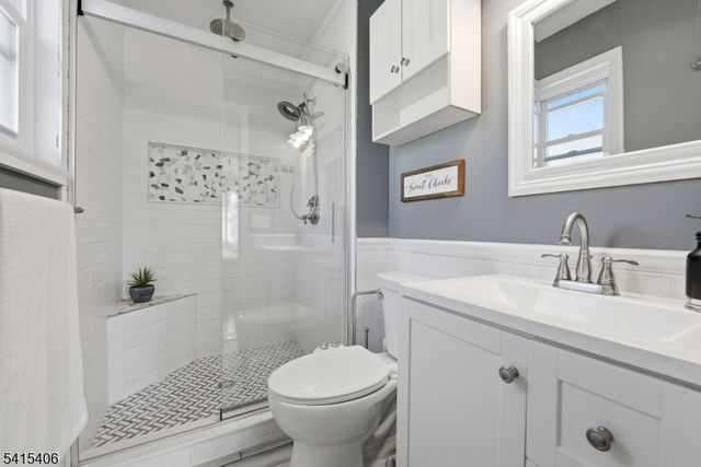 22 Elizabeth Ct, Bloomfield Twp., NJ 07003