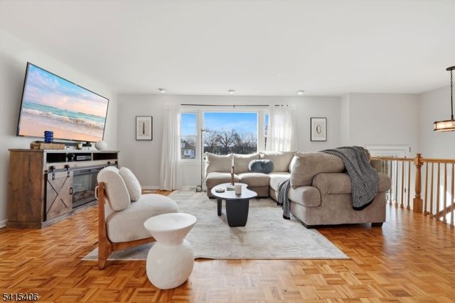 22 Elizabeth Ct, Bloomfield Twp., NJ 07003