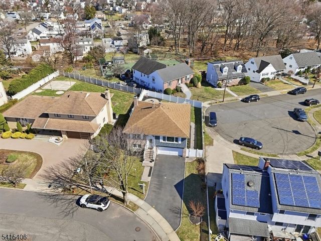 22 Elizabeth Ct, Bloomfield Twp., NJ 07003