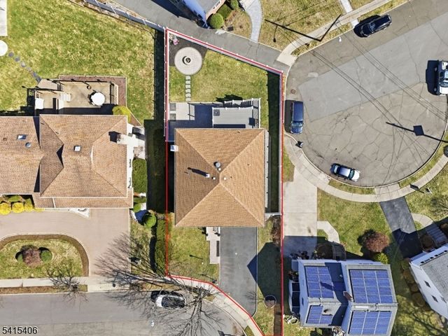 22 Elizabeth Ct, Bloomfield Twp., NJ 07003