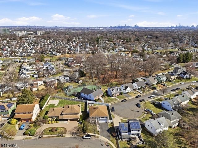 22 Elizabeth Ct, Bloomfield Twp., NJ 07003