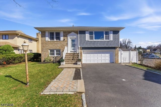 22 Elizabeth Ct, Bloomfield Twp., NJ 07003