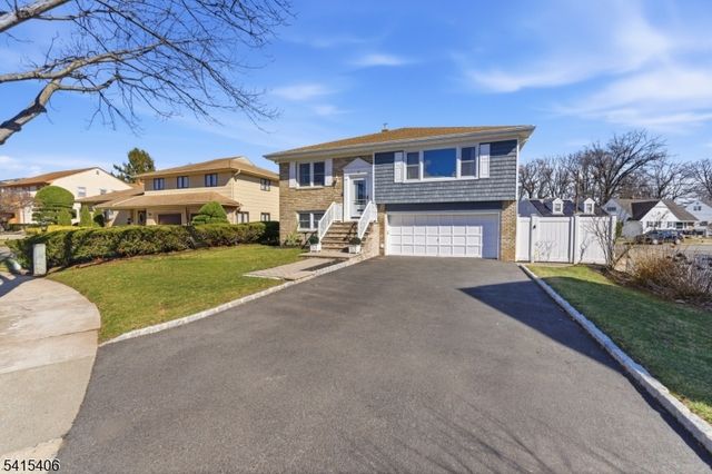 22 Elizabeth Ct, Bloomfield Twp., NJ 07003