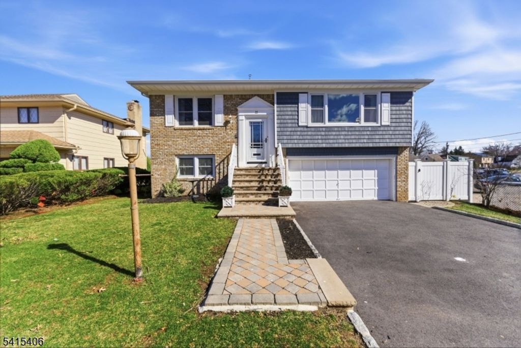 22 Elizabeth Ct, Bloomfield Twp., NJ 07003