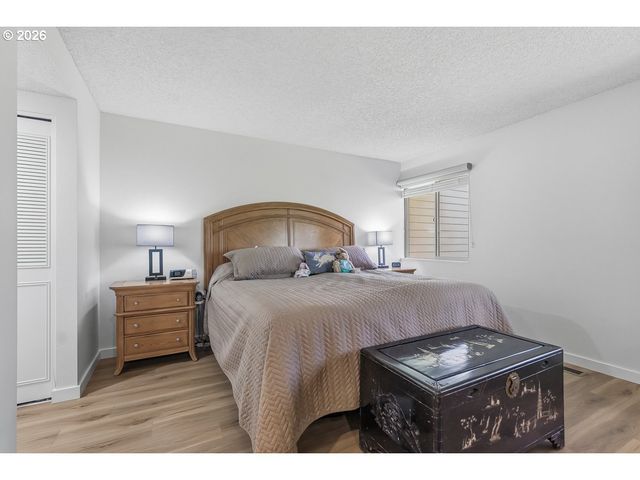 10425 Sw GREENLEAF Ter, Tigard, OR 97224