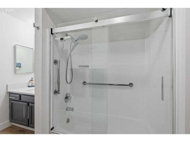 10425 Sw GREENLEAF Ter, Tigard, OR 97224