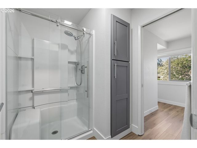 10425 Sw GREENLEAF Ter, Tigard, OR 97224