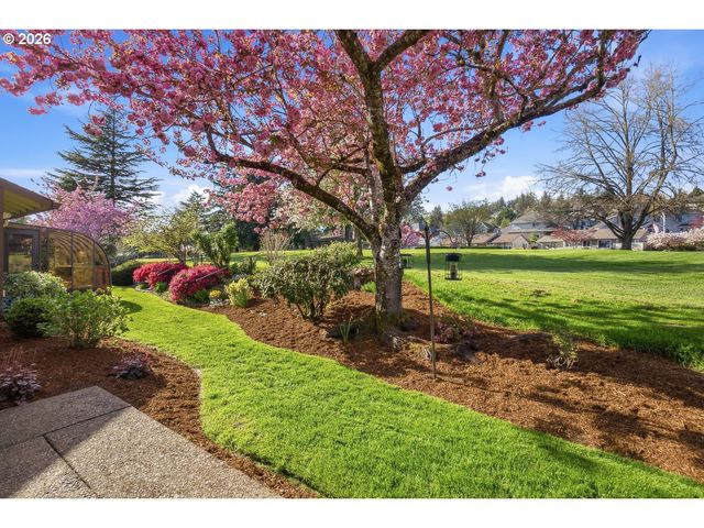 10425 Sw GREENLEAF Ter, Tigard, OR 97224