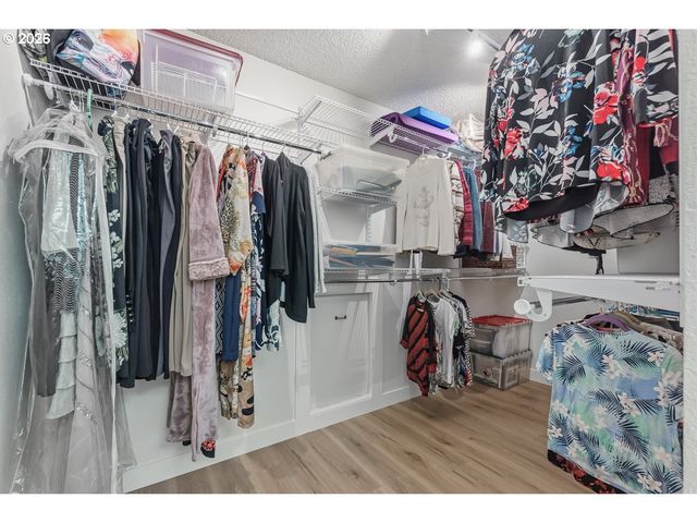 10425 Sw GREENLEAF Ter, Tigard, OR 97224