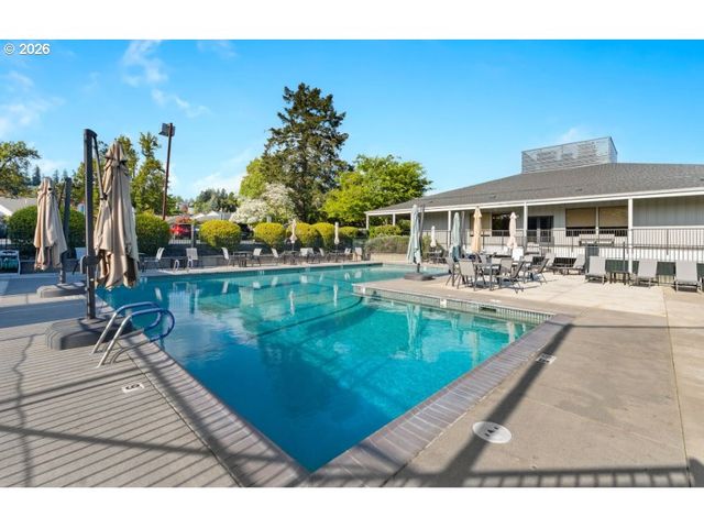 10425 Sw GREENLEAF Ter, Tigard, OR 97224
