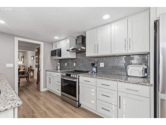 10425 Sw GREENLEAF Ter, Tigard, OR 97224