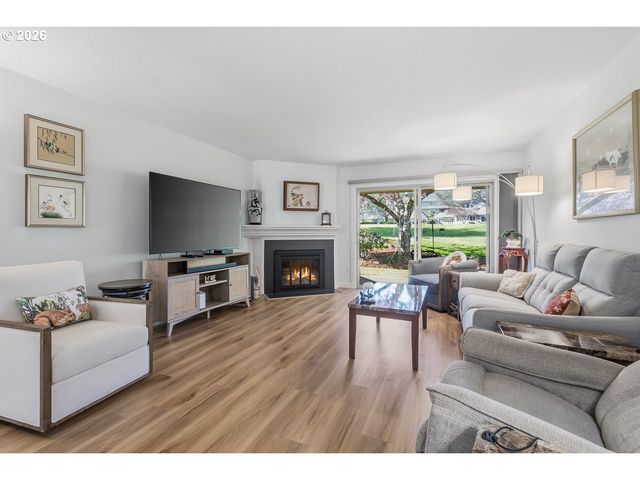 10425 Sw GREENLEAF Ter, Tigard, OR 97224