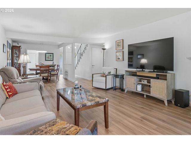 10425 Sw GREENLEAF Ter, Tigard, OR 97224