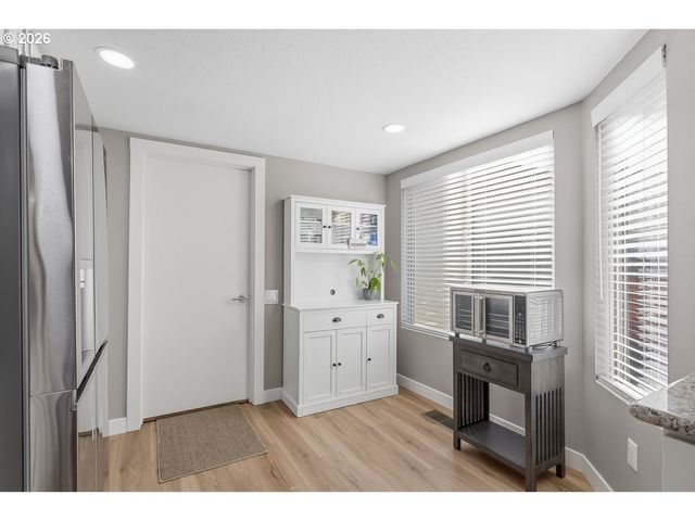 10425 Sw GREENLEAF Ter, Tigard, OR 97224