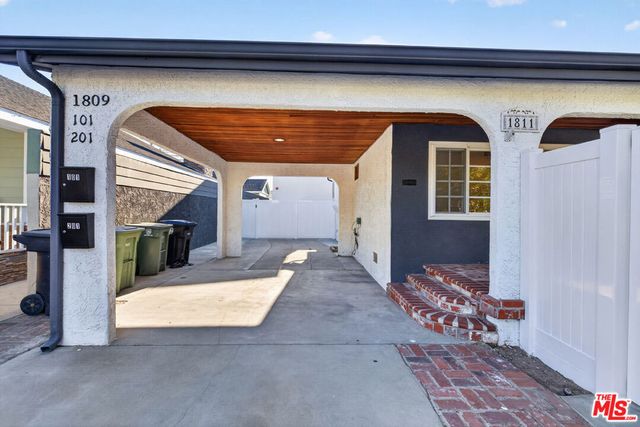 1809 N Avon Street 101, Burbank, CA 91505