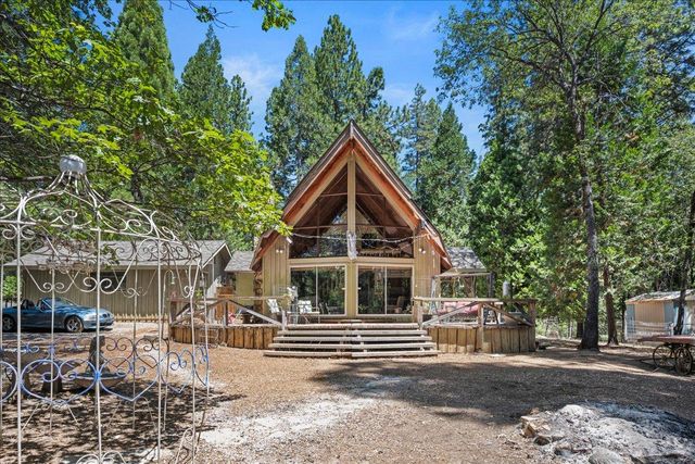 5695 Juarez Rd, Pollock Pines, CA 95726