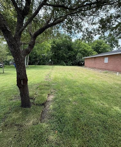 2912 Avenue J P Davis Avenue, Bay City, TX 77414