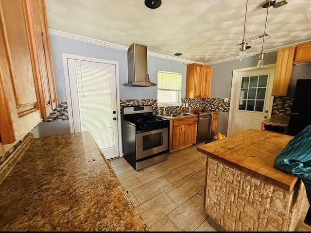 2912 Avenue J P Davis Avenue, Bay City, TX 77414