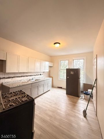 221 Bayview Ave, Jersey City, NJ 07305