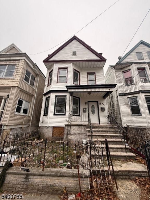 221 Bayview Ave, Jersey City, NJ 07305