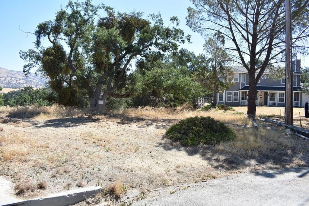 Image 3 of property listing at 22948 Rim, Tehachapi, CA 93561