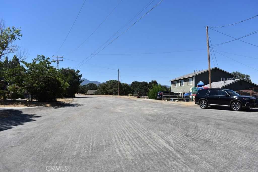 Image 4 of property listing at 22948 Rim, Tehachapi, CA 93561