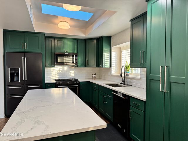 605 BLUFF CANYON Circle, El Paso, TX 79912