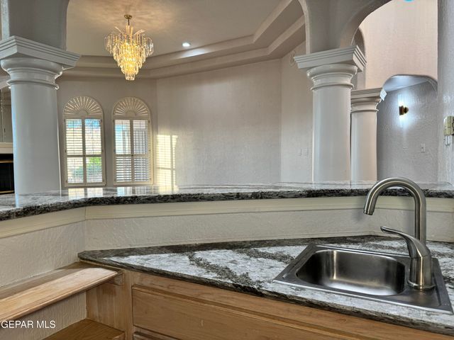 605 BLUFF CANYON Circle, El Paso, TX 79912