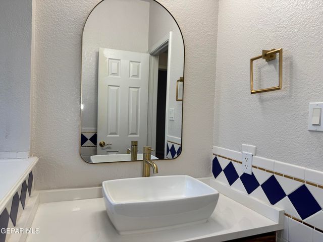 605 BLUFF CANYON Circle, El Paso, TX 79912