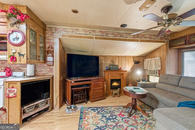 105 Holiday Loop, Cleveland, GA 30528