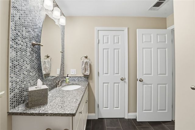 40 Saw Mill Drive 204, North Kingstown, RI 02852