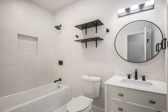 290 E Aurora Street, Rhome, TX 76078