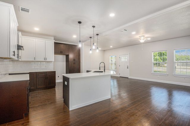 290 E Aurora Street, Rhome, TX 76078