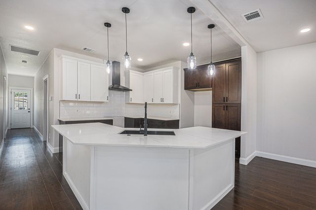 290 E Aurora Street, Rhome, TX 76078